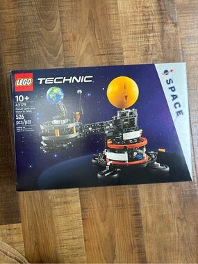 Lego Technic 42179 Planet Earth & Moon in Orbit - 10+ space building kit set